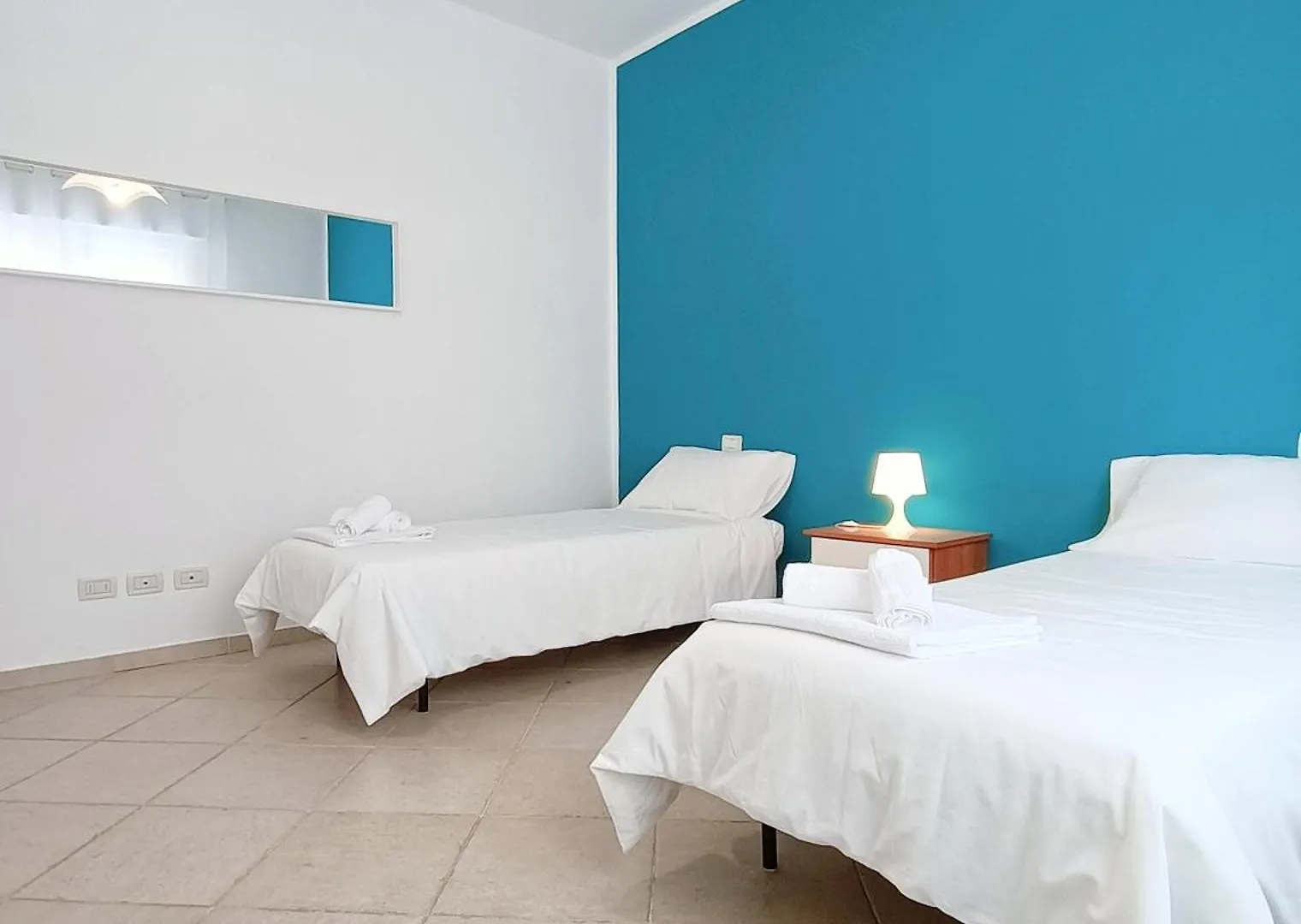 Contacten van Ingresso E Cortile Privato